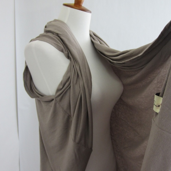Cambodian Cover in Taupe, Multipurpose Wrap Poncho - Picture 4 of 8